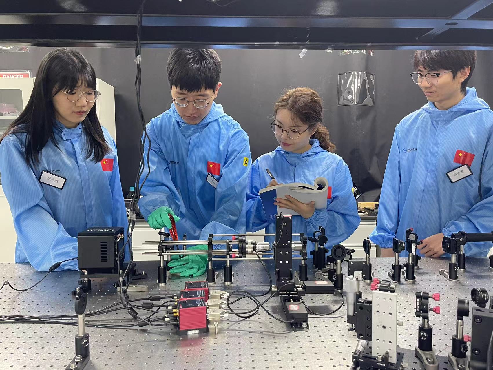 �й������Ŷ�ͻ�Ƹ�ά�ⳡ̽��ƿ�����ɹ��ٵǡ���Ȼ����