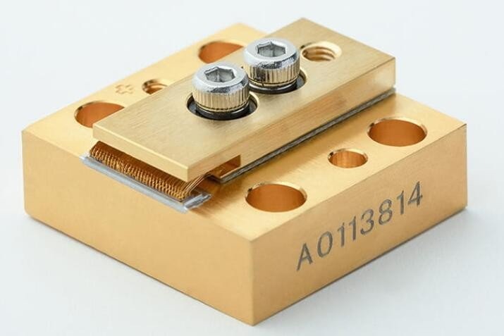 �뵼����ֹ��弤�����Ĺ���ԭ���͵��Է���