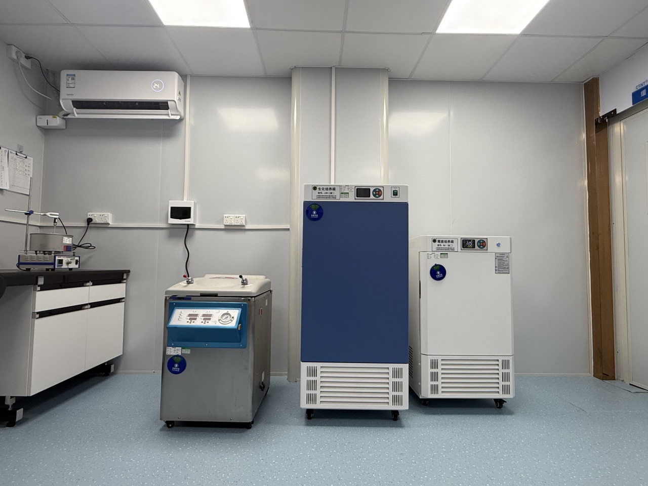 物理实验室介绍(图2) 物理实验室介绍(图2)