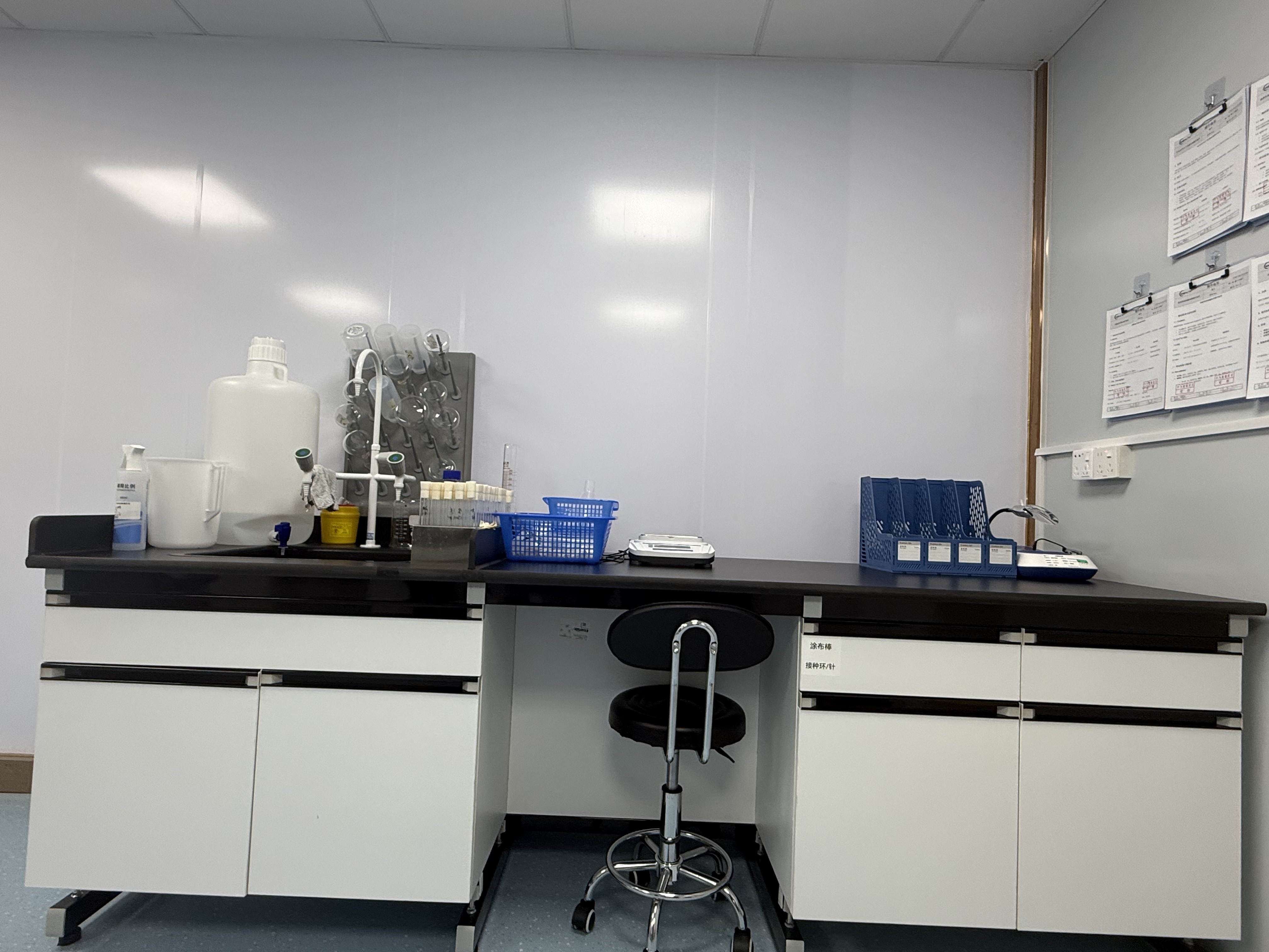 物理实验室介绍(图3) 物理实验室介绍(图3)